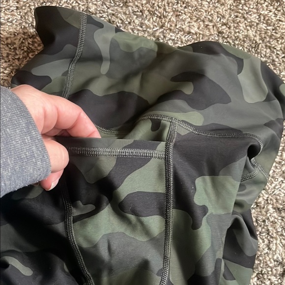 Old Navy Camouflage Athletic Shorts - Picture 4 of 5